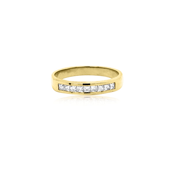 Annabelle - 18ct yellow gold band ring with princess cut diamonds