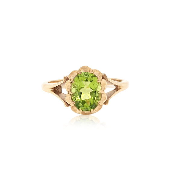 Peridot ring with piecrust setting in 9ct yellow gold