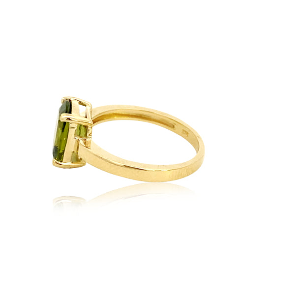 Peridot solitaire ring in 9ct yellow gold