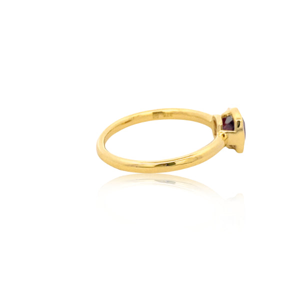 Garnet dress ring in 9ct yellow gold