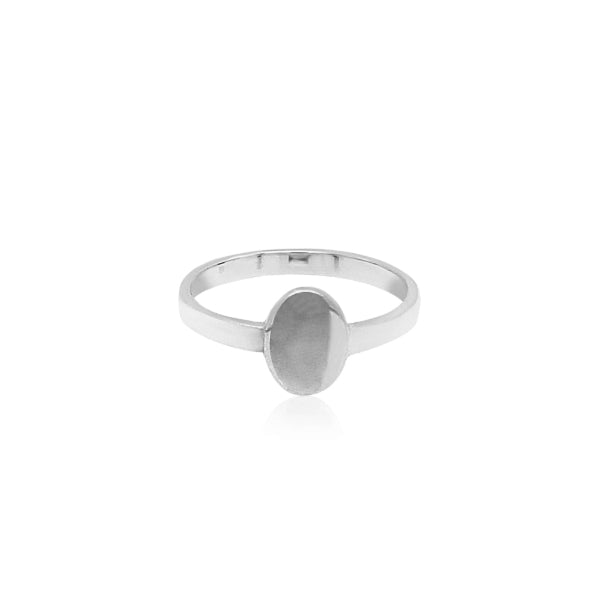 Oval signet ring in sterling silver