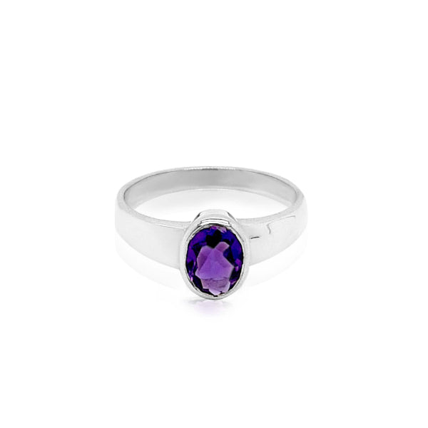 Oval Amethyst ring in sterling silver