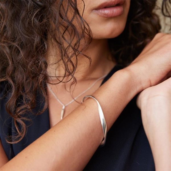 Najo - twisted ribbon tube bangle in sterling silver - 62mm