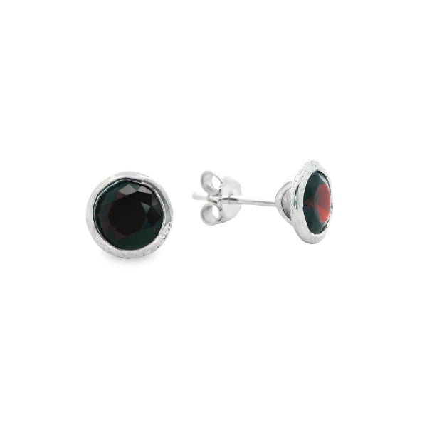 Garnet stud earrings in sterling silver - 4mm