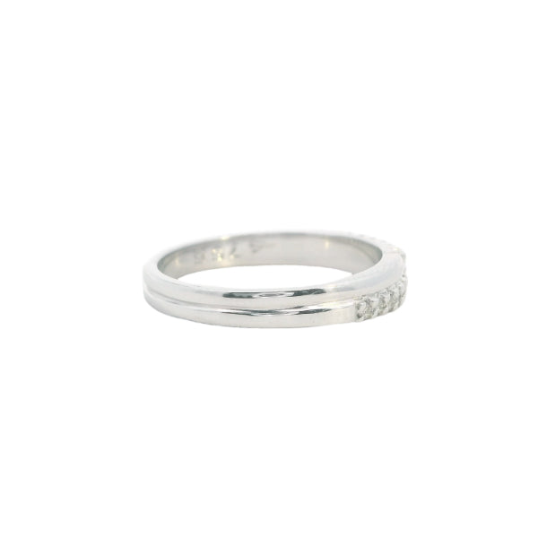 Diamond set ring in 9ct white gold