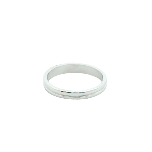 Diamond set ring in 9ct white gold