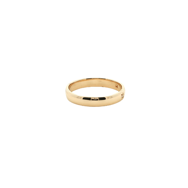 Star set diamond band ring in 9ct yeloow gold
