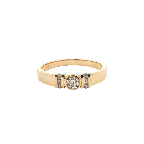 Rubover seven stone diamond ring in 9ct yellow gold