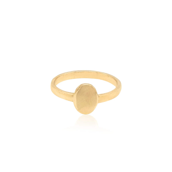 Oval signet ring in 9ct yellow gold