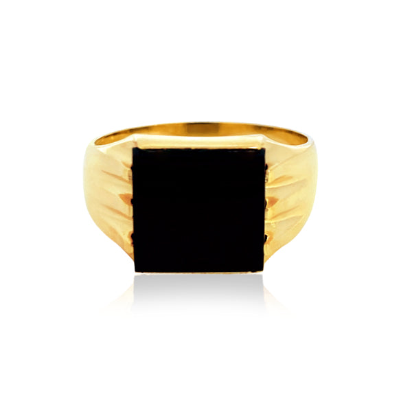 Onyx signet ring in 9ct yellow gold