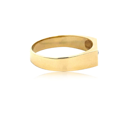 Gents 9ct yellow gold Signet ring with Diamond