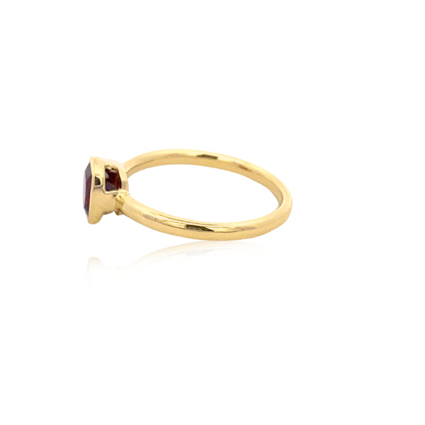 Garnet dress ring in 9ct yellow gold