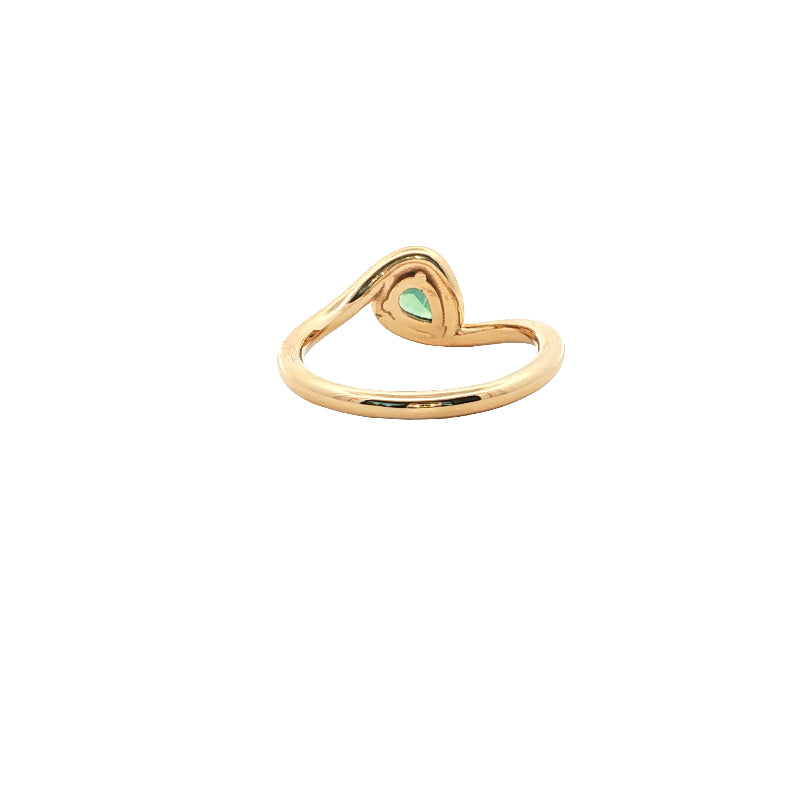 Pear green sapphire ring in 9ct yellow gold