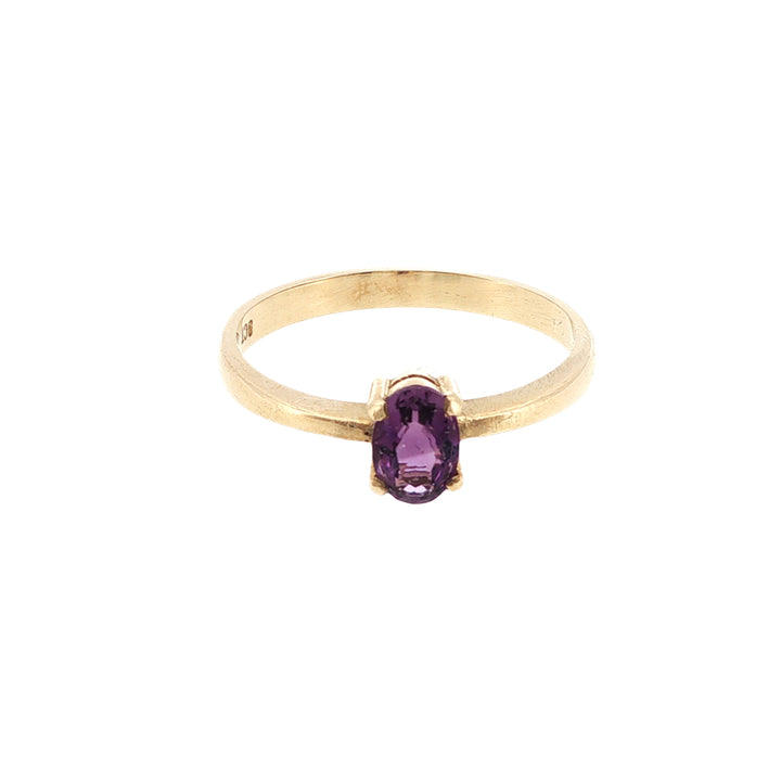 Oval amethyst solitaire ring in 9ct yellow gold
