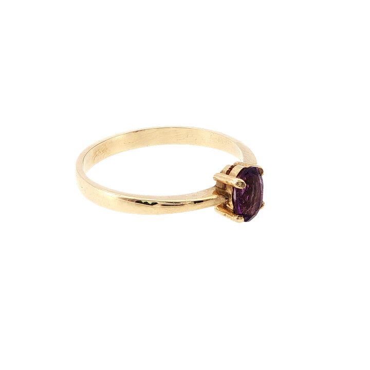 Oval amethyst solitaire ring in 9ct yellow gold