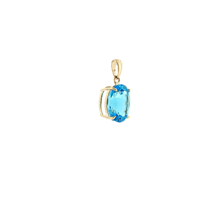 Oval blue topaz pendant in 9ct yellow gold