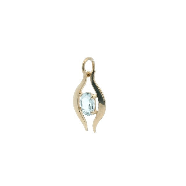 Oval aquamarine pendant in 9ct yellow gold
