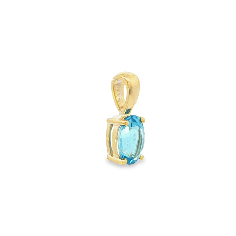 Oval blue topaz pendant in 9ct yellow gold
