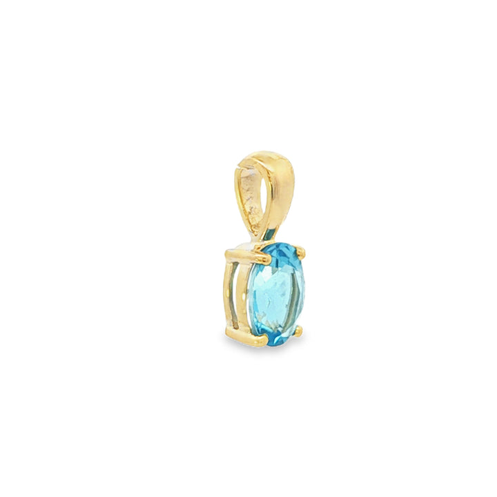 Oval blue topaz pendant in 9ct yellow gold