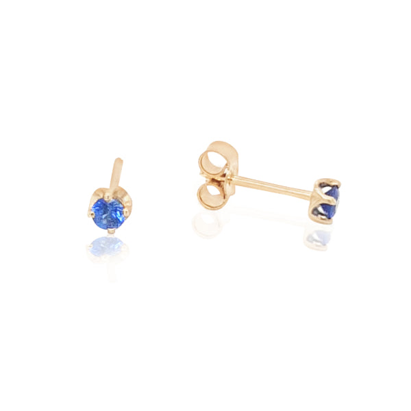 Sapphire stud earrings in 9ct yellow gold