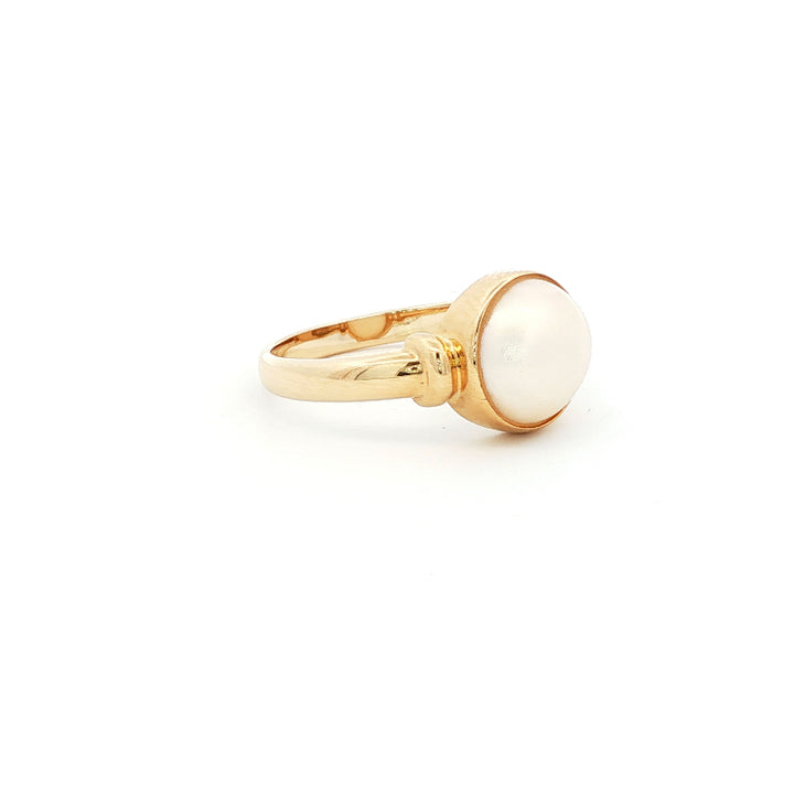Mabe pearl ring in 9ct yellow gold