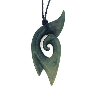 NZ greenstone pounamu freestyle carving necklace