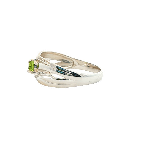 Oval peridot ribbon ring in sterling silver