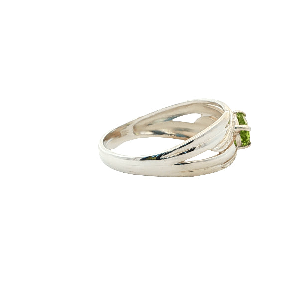 Oval peridot ribbon ring in sterling silver