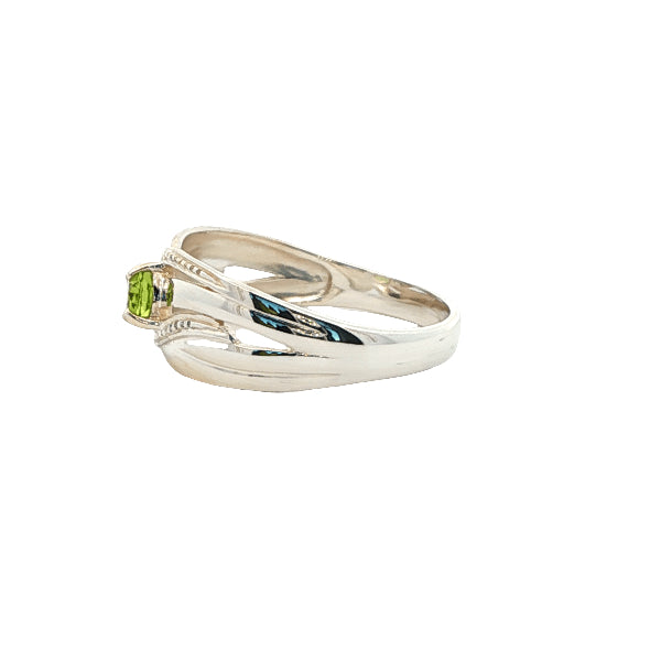 Oval peridot ribbon ring in sterling silver