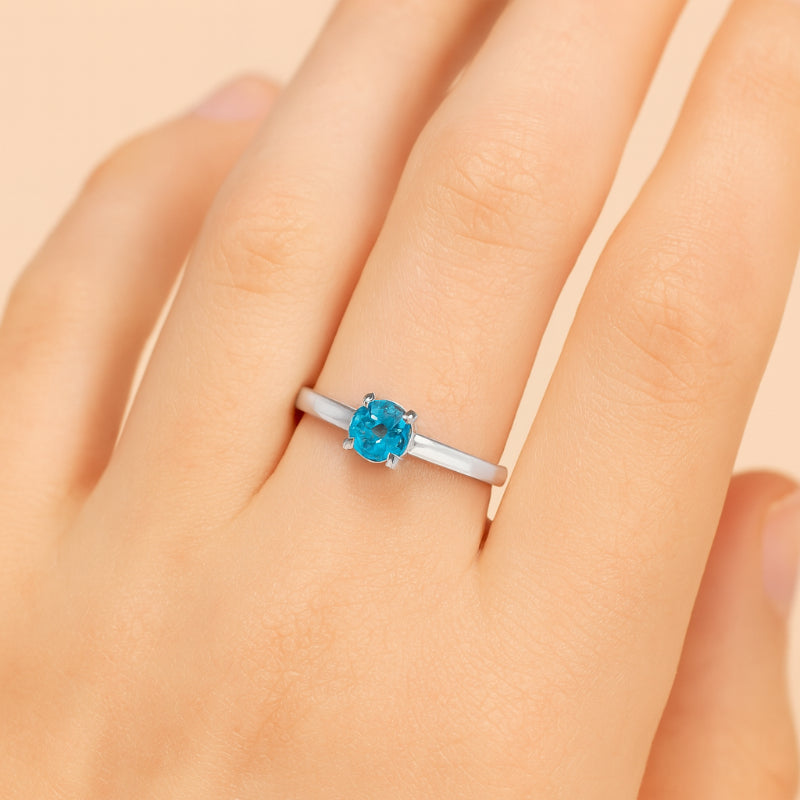 Blue topaz solitaire ring in sterling silver