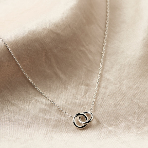 Najo - Embrace interlocked rings necklace in sterling silver chain - 45cm