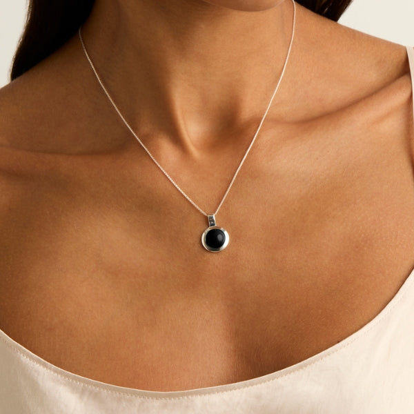 Najo - husk round black onyx pendant in sterling silver on fine box chain - 45cm