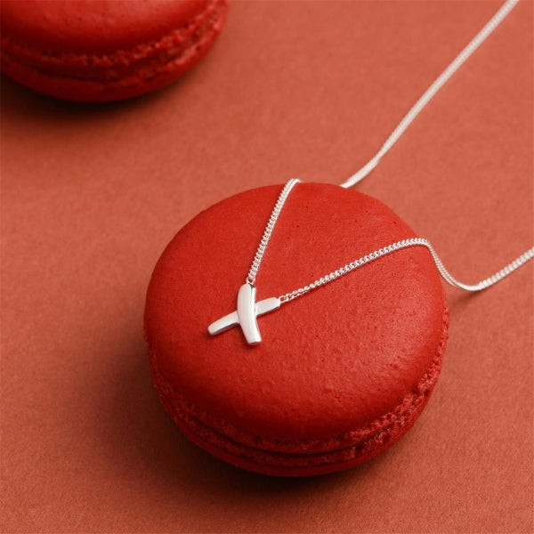 Sterling silver Kiss necklace from Najo