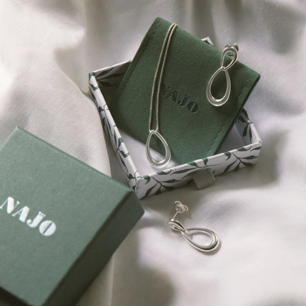 Silver teardrop necklace from Najo