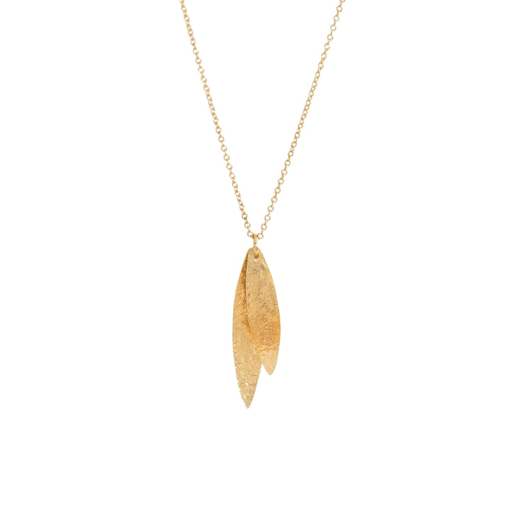 Kauri leaves necklace in gold vermeli
