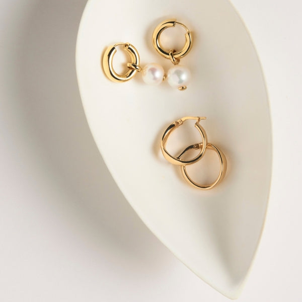 Najo - Eddy wavy tube hoop earrings in gold plated sterling silver