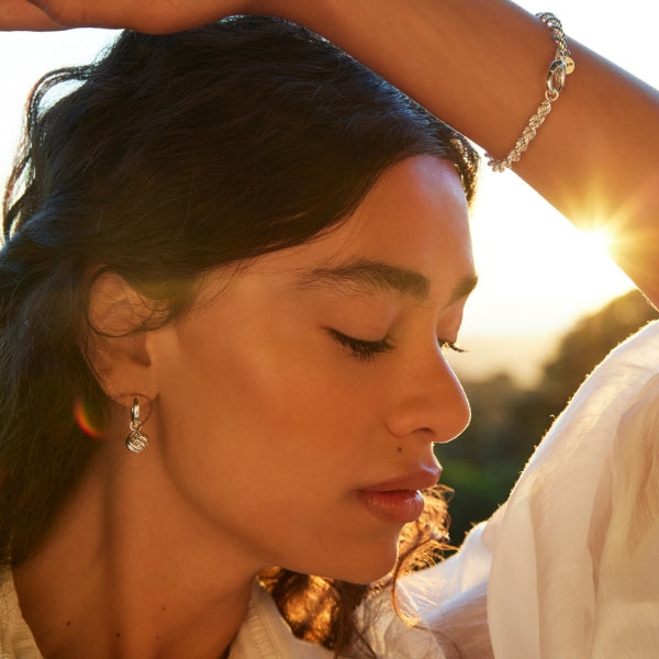 Najo - Nest huggie earrings with nest bead in sterling silver
