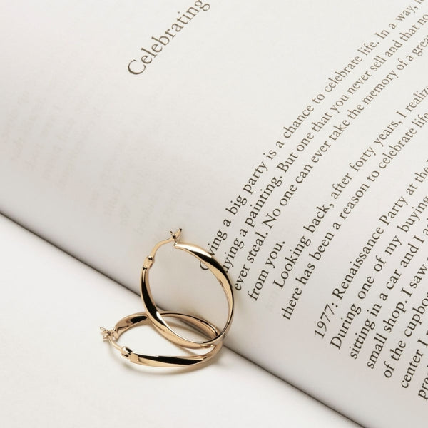 Najo - Cinta twisted hoop earrings in yellow gold plated sterling silver
