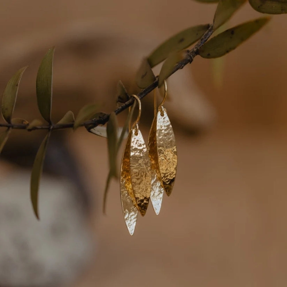 Kauri leaves drop earrings in gold vermeli