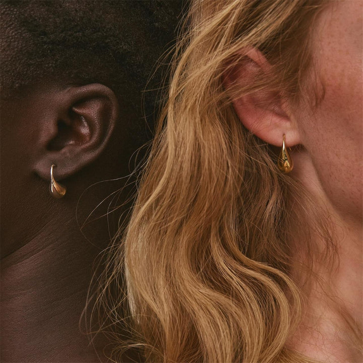 Najo - The eau curved teardrop hook earring in gold plated sterlling silver