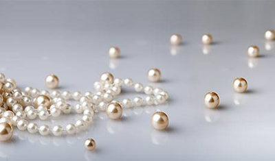 Pearl strand and loose pearls
